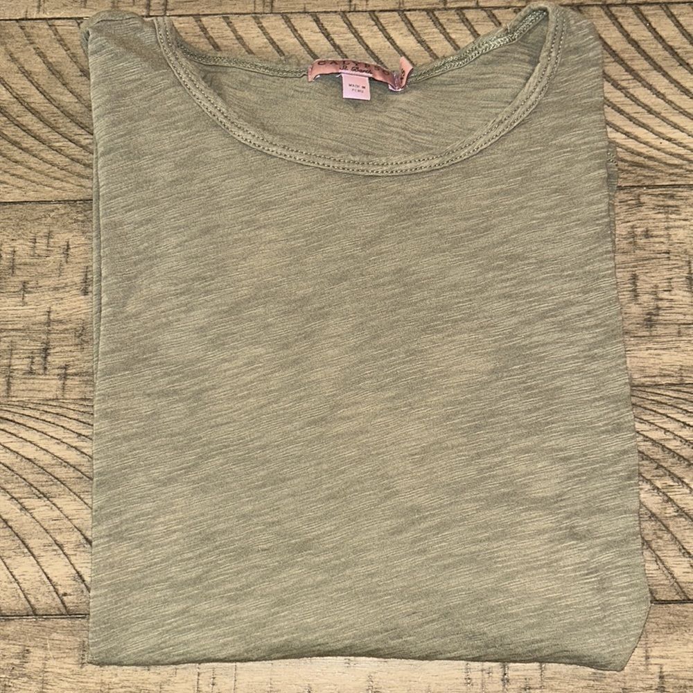 Calypso🌴St Barth’s Shrug Tee Shirt Side slits for comfor Textured Olive🫒green